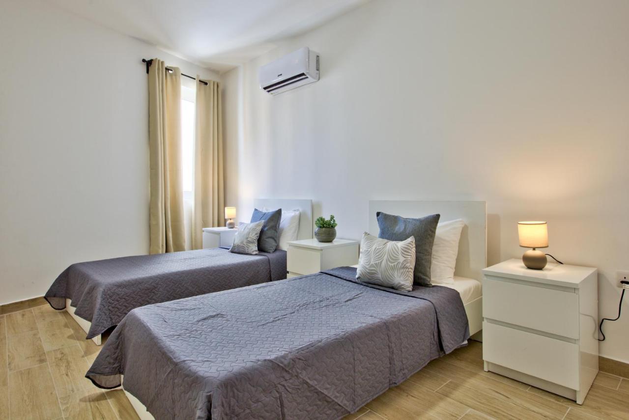Sliema Duplex Penthouse With Sea Views & Private Terrace By Shortletsmalta Apartment Luaran gambar