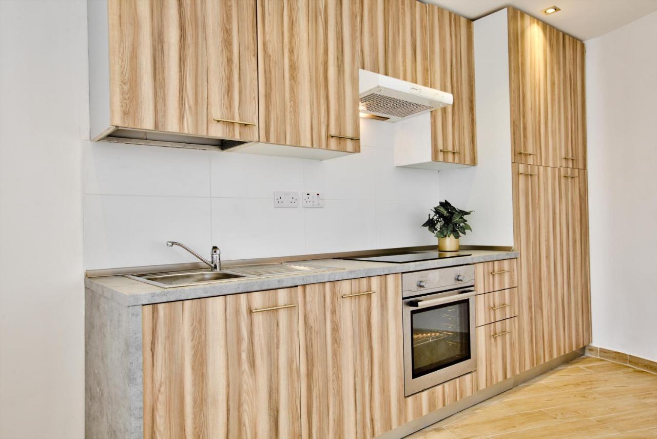 Sliema Duplex Penthouse With Sea Views & Private Terrace By Shortletsmalta Apartment Luaran gambar