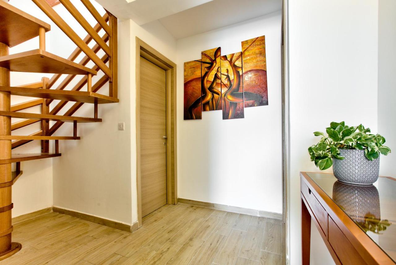 Sliema Duplex Penthouse With Sea Views & Private Terrace By Shortletsmalta Apartment Luaran gambar