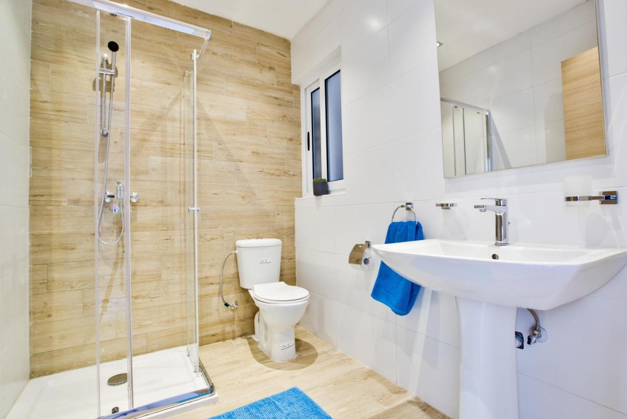 Sliema Duplex Penthouse With Sea Views & Private Terrace By Shortletsmalta Apartment Luaran gambar