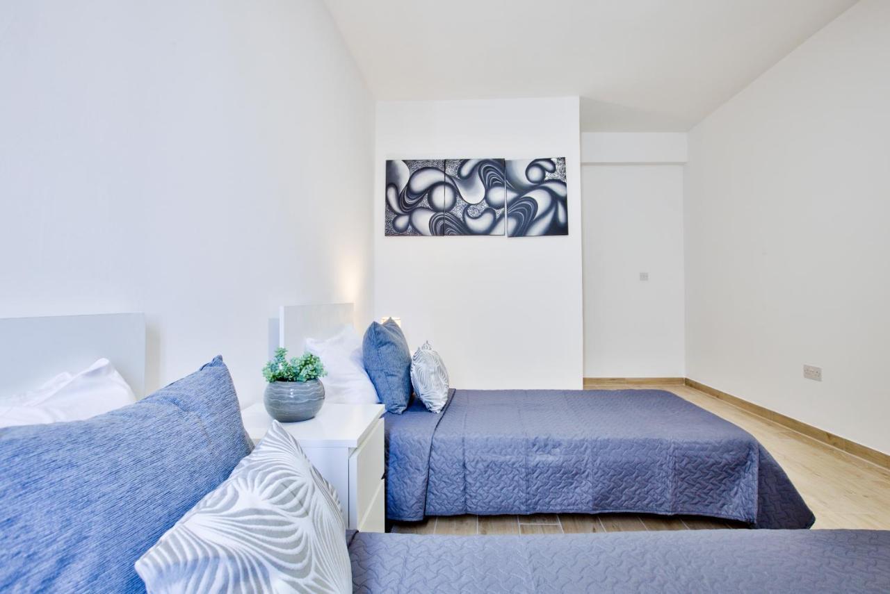 Sliema Duplex Penthouse With Sea Views & Private Terrace By Shortletsmalta Apartment Luaran gambar
