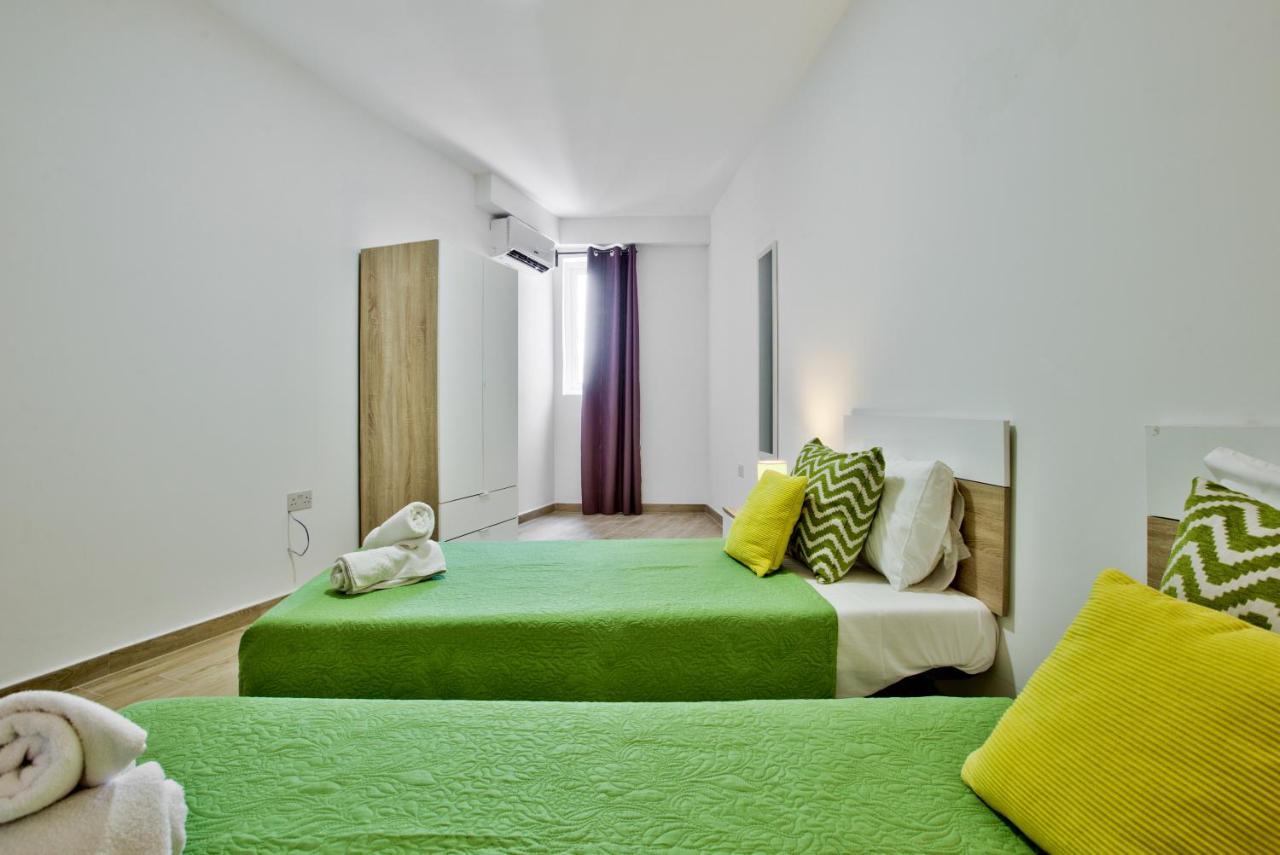 Sliema Duplex Penthouse With Sea Views & Private Terrace By Shortletsmalta Apartment Luaran gambar